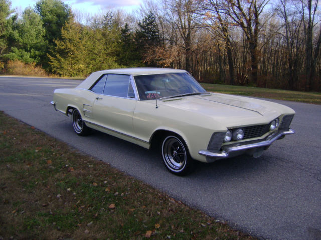 Great cruise night family car 1962 Buick Riviera
