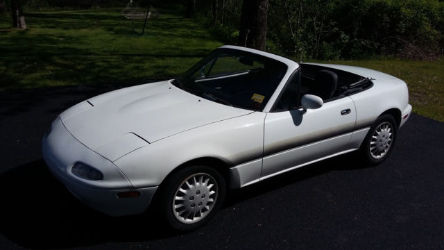 GREAT DEAL!!! Classic Convertible Miata, Good Condition and Low Miles. 1992 Mazda MX-5 Miata