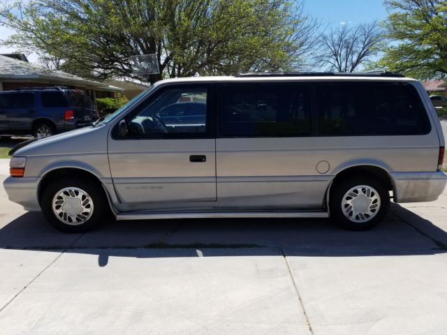 Great Family Van, Cold AC, Working Radio 80K miles! 1994 Dodge Grand Caravan