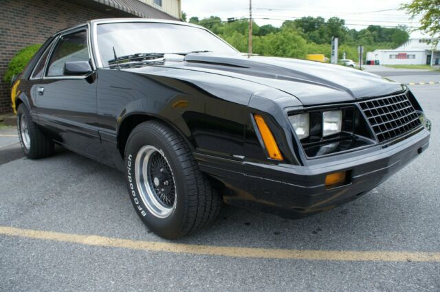 1980 Ford Mustang Hatchback 5.0 V8 / 5 speed w/ Extras ! - photo 11