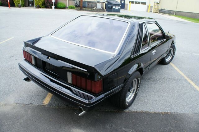 1980 Ford Mustang Hatchback 5.0 V8 / 5 speed w/ Extras ! - photo 2