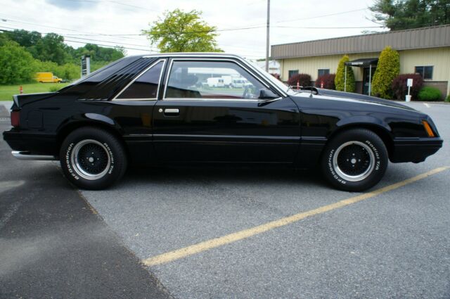 1980 Ford Mustang Hatchback 5.0 V8 / 5 speed w/ Extras ! - photo 3