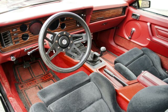 1980 Ford Mustang Hatchback 5.0 V8 / 5 speed w/ Extras ! - photo 5