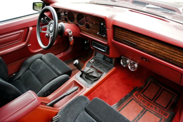 1980 Ford Mustang Hatchback 5.0 V8 / 5 speed w/ Extras ! - photo 6