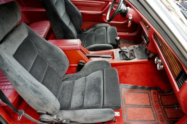 1980 Ford Mustang Hatchback 5.0 V8 / 5 speed w/ Extras ! - photo 7