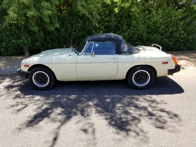 GREAT RUNNING PRIMROSE YELLOW - VERY NICE - RUST FREE MGB 1979 MG MGB NO RUST ANYWHERE