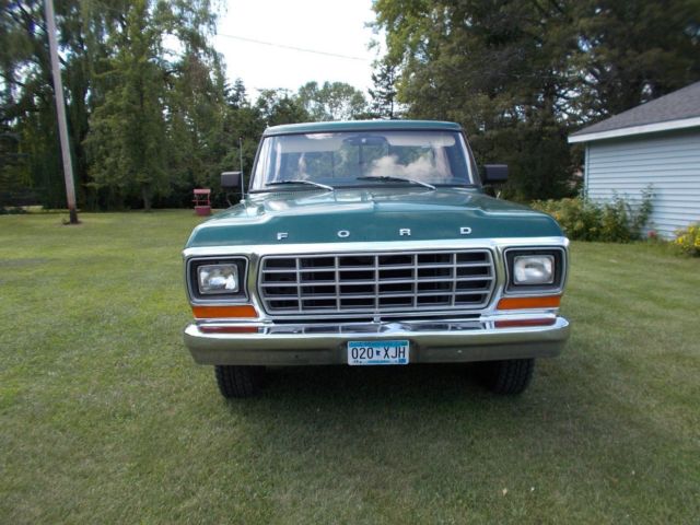 GREEN 79 FORD 250 PICK-UP 63,000 ACTUAL MILES TRUCK IS SOLID. $4000.00 or best 1979 Ford F-250