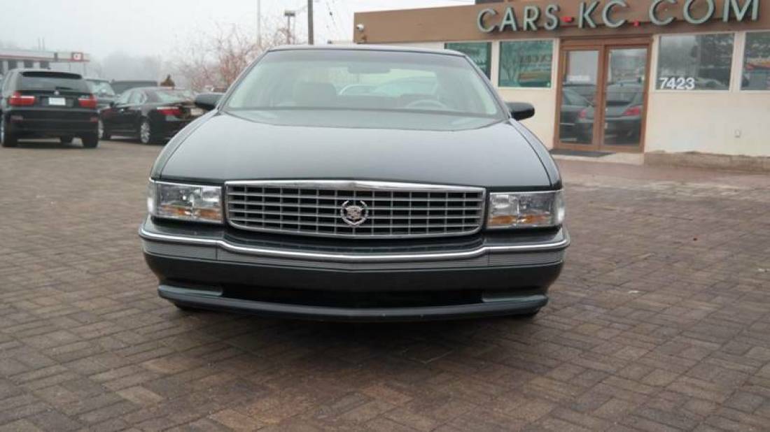 1994 Cadillac DeVille Concours 4dr Sedan - photo 5