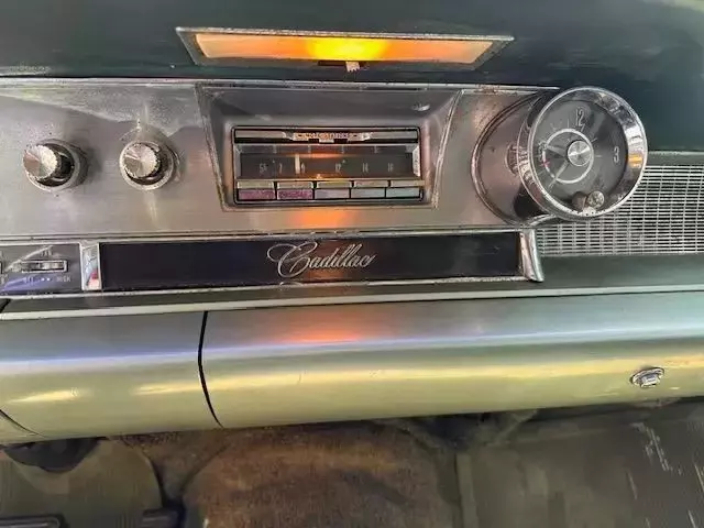 1962 Cadillac Series 62 Town Sedan - photo 11