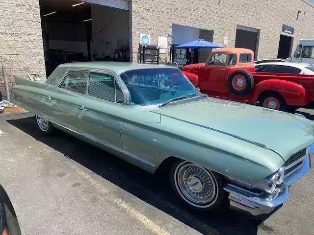 1962 Cadillac Series 62 Town Sedan - photo 2