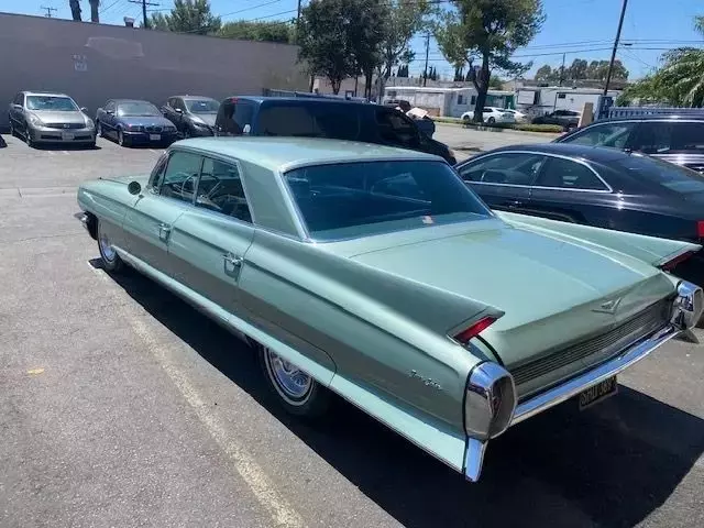 1962 Cadillac Series 62 Town Sedan - photo 3