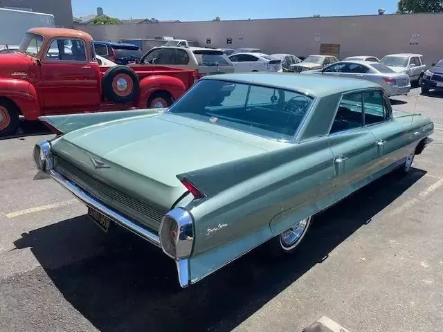 1962 Cadillac Series 62 Town Sedan - photo 4