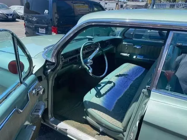 1962 Cadillac Series 62 Town Sedan - photo 6