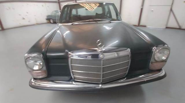 1971 Mercedes-Benz 200-Series -- - photo 2