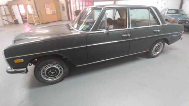 1971 Mercedes-Benz 200-Series -- - photo 3