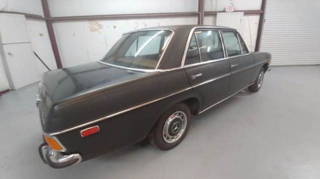 1971 Mercedes-Benz 200-Series -- - photo 4