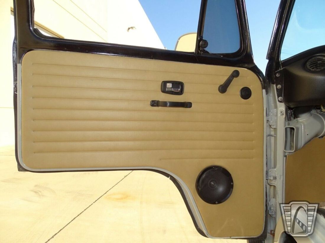1971 Volkswagen T2 Bus - photo 11
