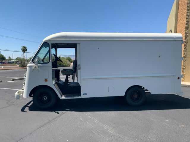 1961 Chevrolet Grumman-Olson Kurb-Side Step Van Bread Truck - photo 2