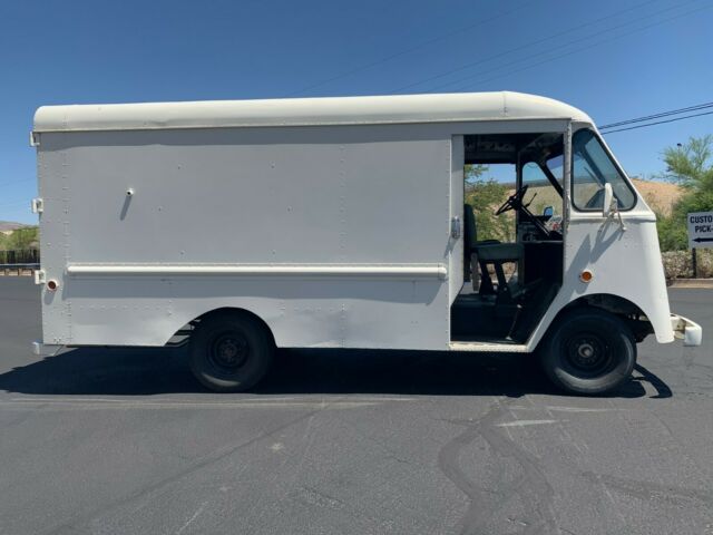 1961 Chevrolet Grumman-Olson Kurb-Side Step Van Bread Truck - photo 5