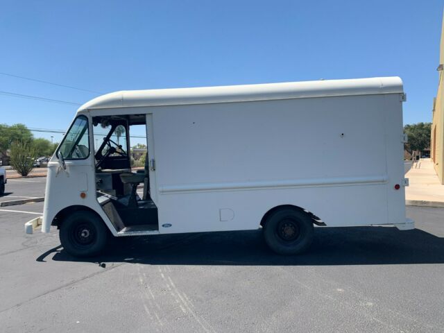 1961 Chevrolet Grumman-Olson Kurb-Side Step Van Bread Truck - photo 8