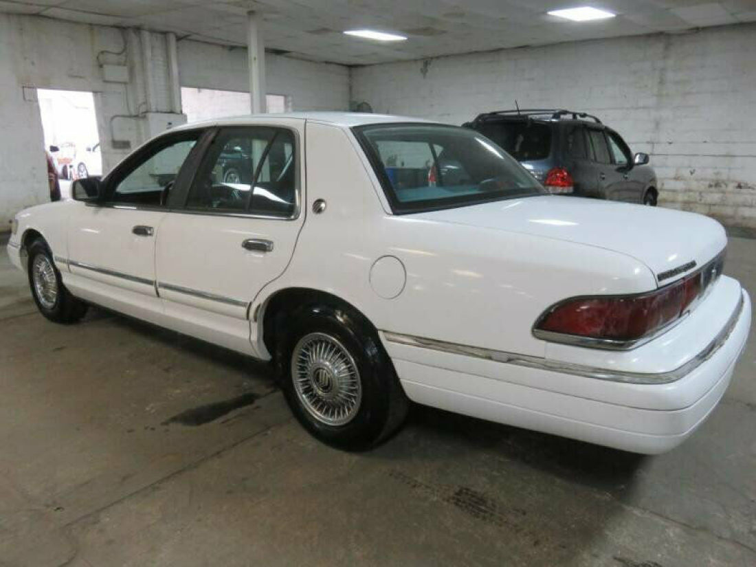 1994 Mercury Grand Marquis GS / 4.6L V8 / ONLY102K - photo 2