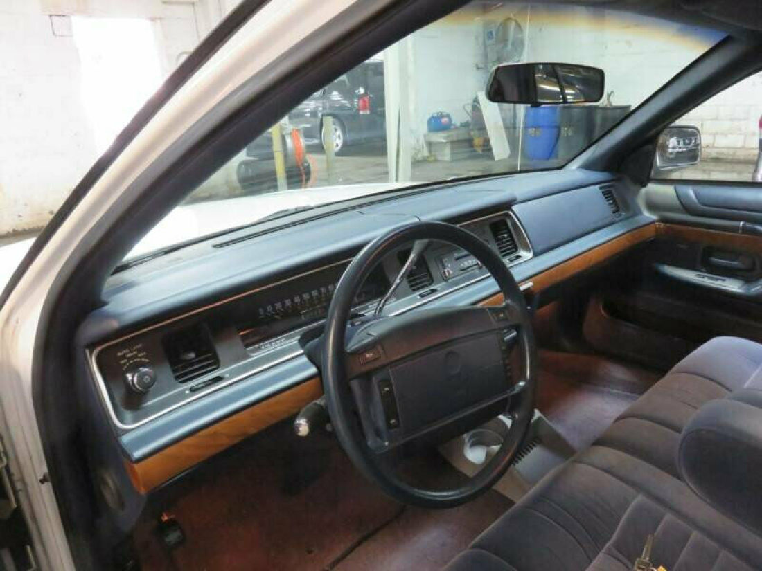 1994 Mercury Grand Marquis GS / 4.6L V8 / ONLY102K - photo 8