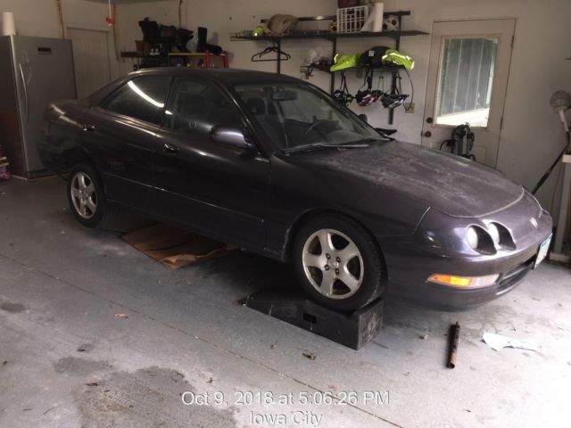 1994 Acura Integra 4-door sedan - photo 2