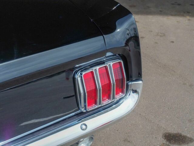 1965 Ford Mustang GT Triple Black - Pony Interior - A/C - photo 10