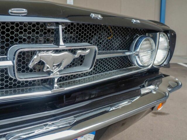 1965 Ford Mustang GT Triple Black - Pony Interior - A/C - photo 9