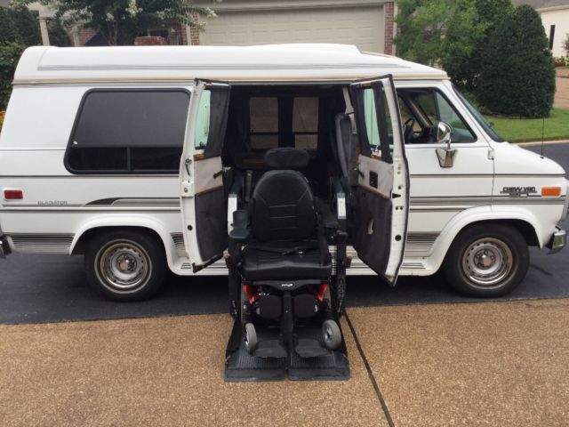 HANDICAP 94 CHEVY MEDICAL VAN SIDE LIFT With WHEELCHAIR PERMOBIL M300H G20 SPORT 1994 Chevrolet Express Handicap Van & Wheelchair