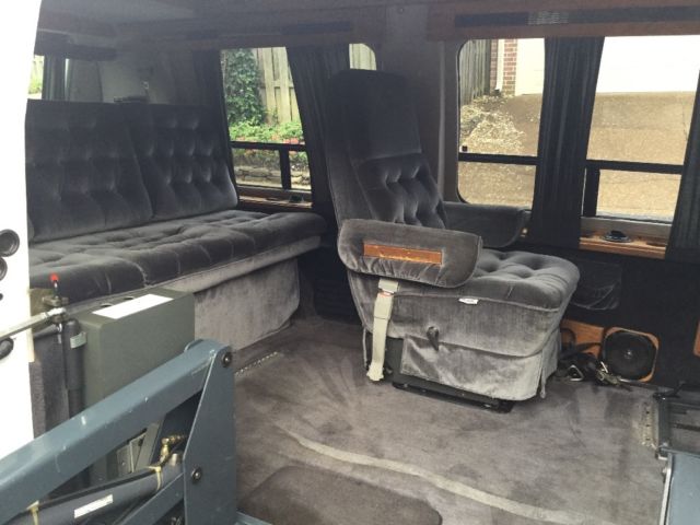 1994 Chevrolet Express Handicap Van & Wheelchair - photo 3