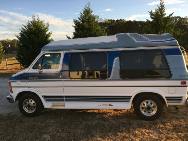 1992 Dodge Other Base Extended Passenger Van 3-Door - photo 2