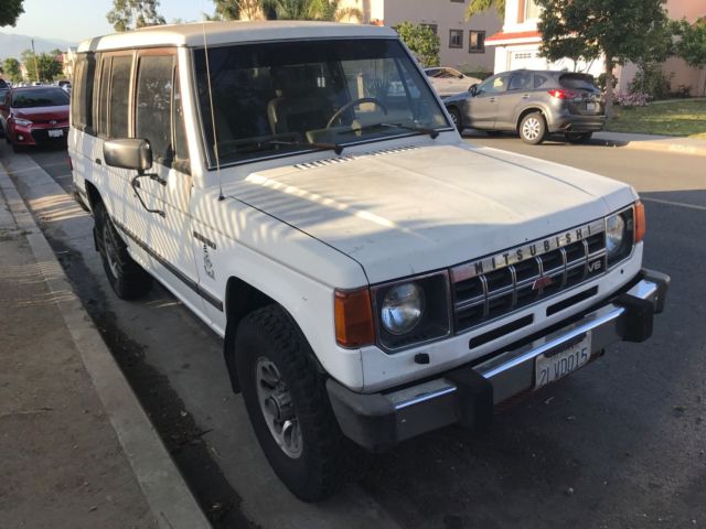 1989 Mitsubishi Montero - photo 2