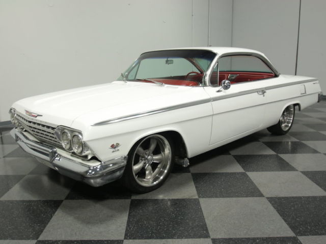 HARD-TO-FIND BUBBLE TOP, FULLY RESTORED, 409 CI V8, 4-SPEED, R134A A/C, STANCED! 1962 Chevrolet Bel Air/150/210 Bubble Top 409
