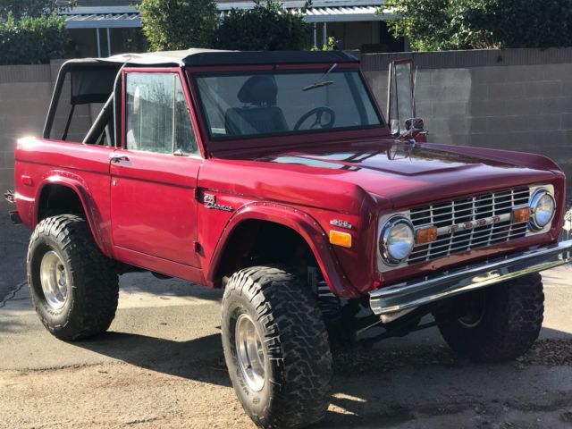 HEAD-TURNING 1970 Ford Bronco 4x4 New Paint Rebuilt 302 w/ 4 rebuilt 4-barrel 1970 Ford Bronco 2-Door Sport