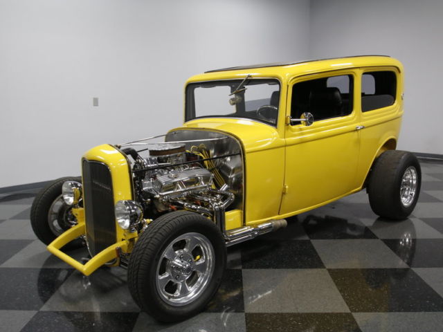 1932 Ford 2 Door Sedan