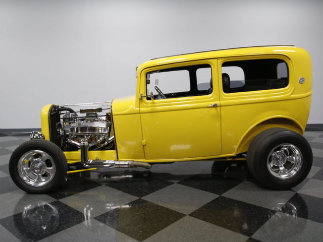 1932 Ford 2 Door Sedan - photo 2