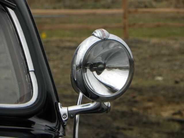 1939 Ford Deluxe Fordor Sedan - photo 11