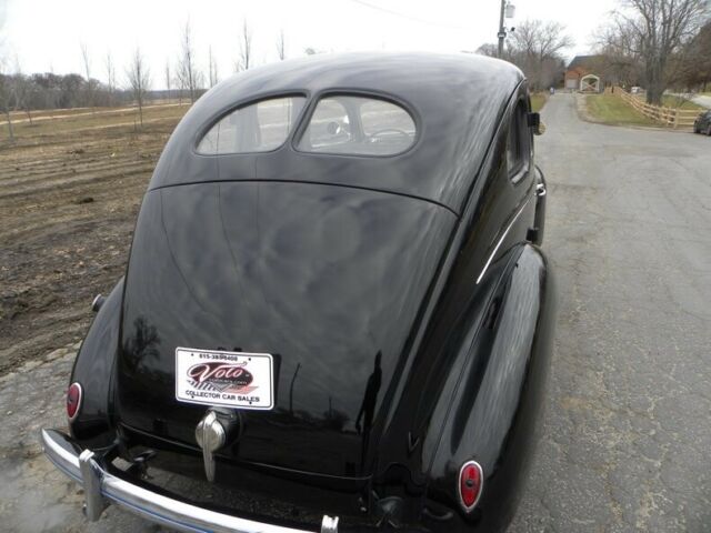 1939 Ford Deluxe Fordor Sedan - photo 5