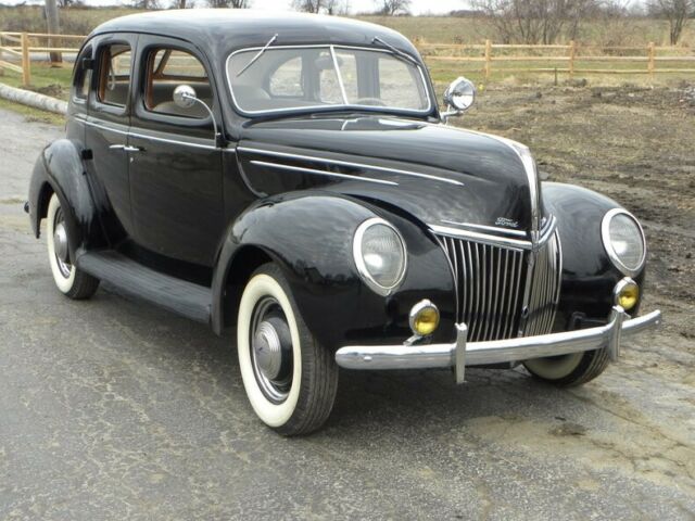 1939 Ford Deluxe Fordor Sedan - photo 8