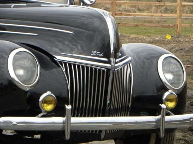 1939 Ford Deluxe Fordor Sedan - photo 9