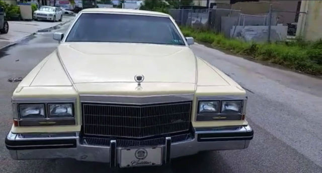 1985 Cadillac Fleetwood brougham - photo 3