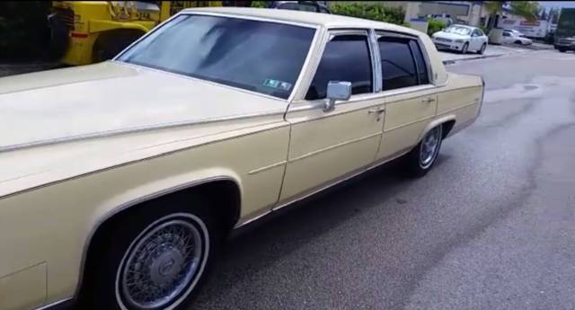 1985 Cadillac Fleetwood brougham - photo 4