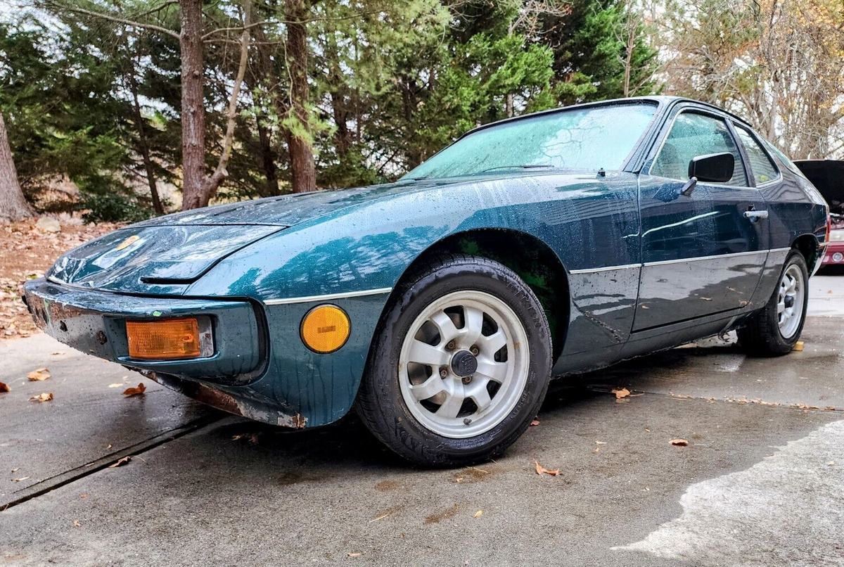 Here's your early holiday present 1977 Porsche 924