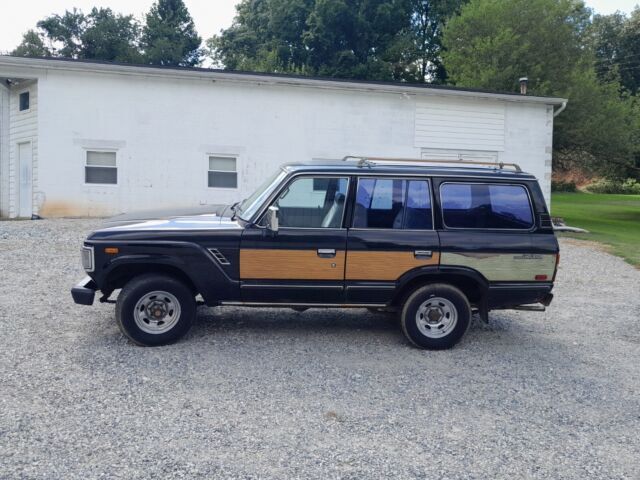 High mileage, still runs, expected rust, ready for restoration 1988 Toyota Land Cruiser