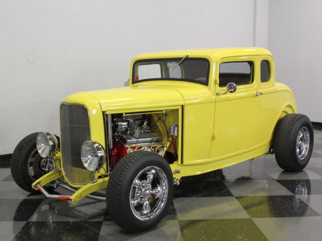 HIGH QUALITY BUILD! RUSS NOMORE BODY, ULTRA LEATHER, 350 V8, 700R4, AC, NICE!!! 1932 Ford 5 Window Coupe