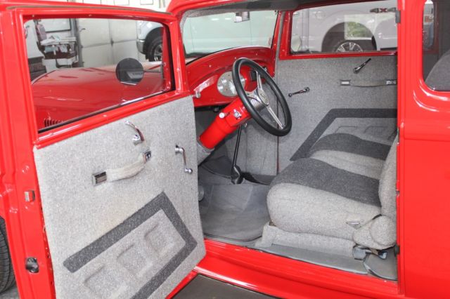 1932 Ford 2 Door Sedan - photo 10