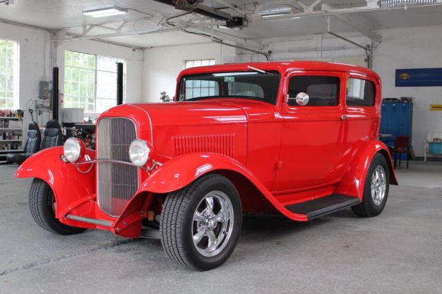 1932 Ford 2 Door Sedan - photo 4