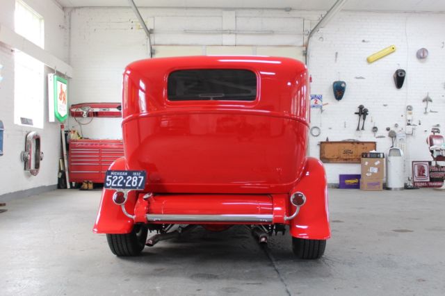 1932 Ford 2 Door Sedan - photo 6