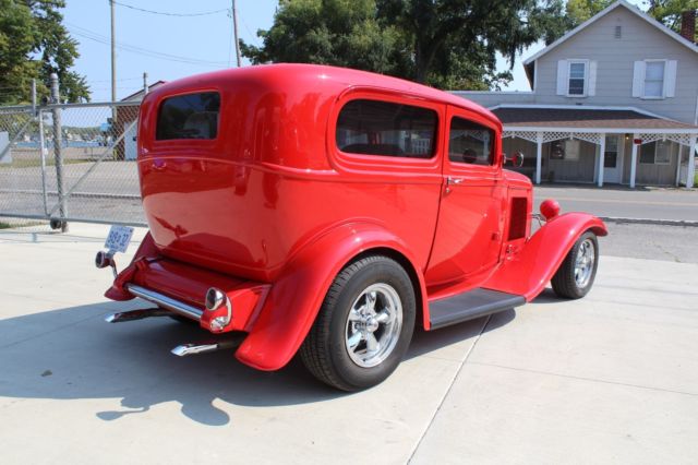 1932 Ford 2 Door Sedan - photo 9